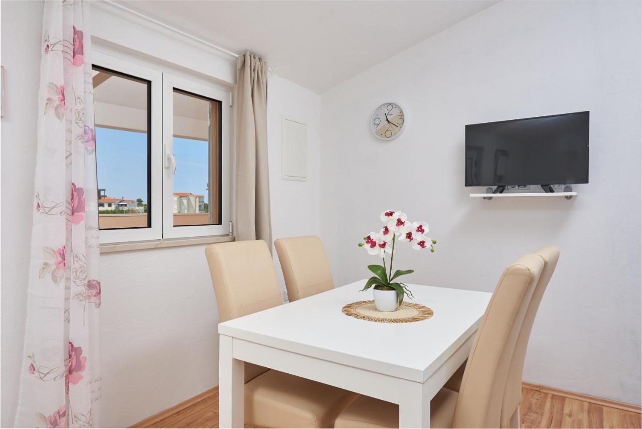 Apartments Lumi ロゴズニッツァ エクステリア 写真