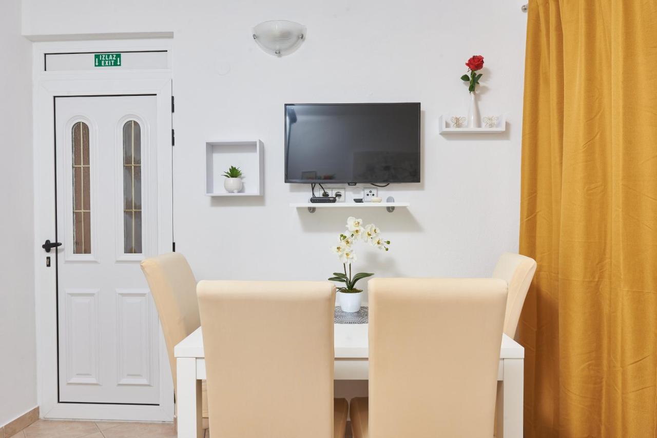 Apartments Lumi ロゴズニッツァ エクステリア 写真
